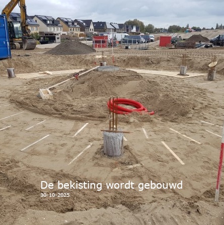 Bouw fundering urnenmuur