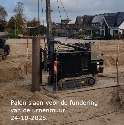 Heien voor de urnenmuur