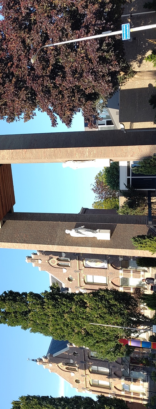De kerktoren van de Petruskerk na het groot onderhoud
